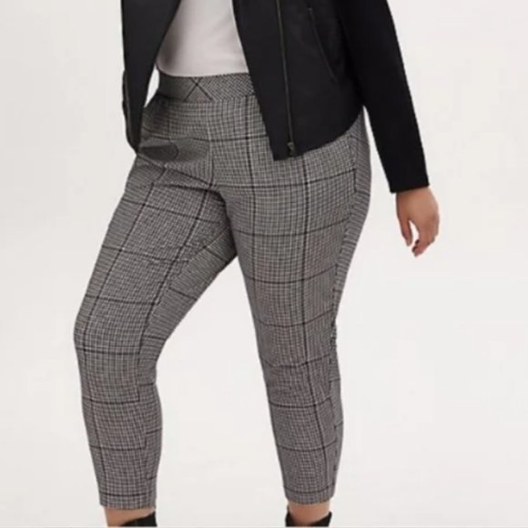 Torrid Crepe Houndstooth Black & White Pull-on Pants w/ Tapered Leg Sz 2 - Picture 1 of 7